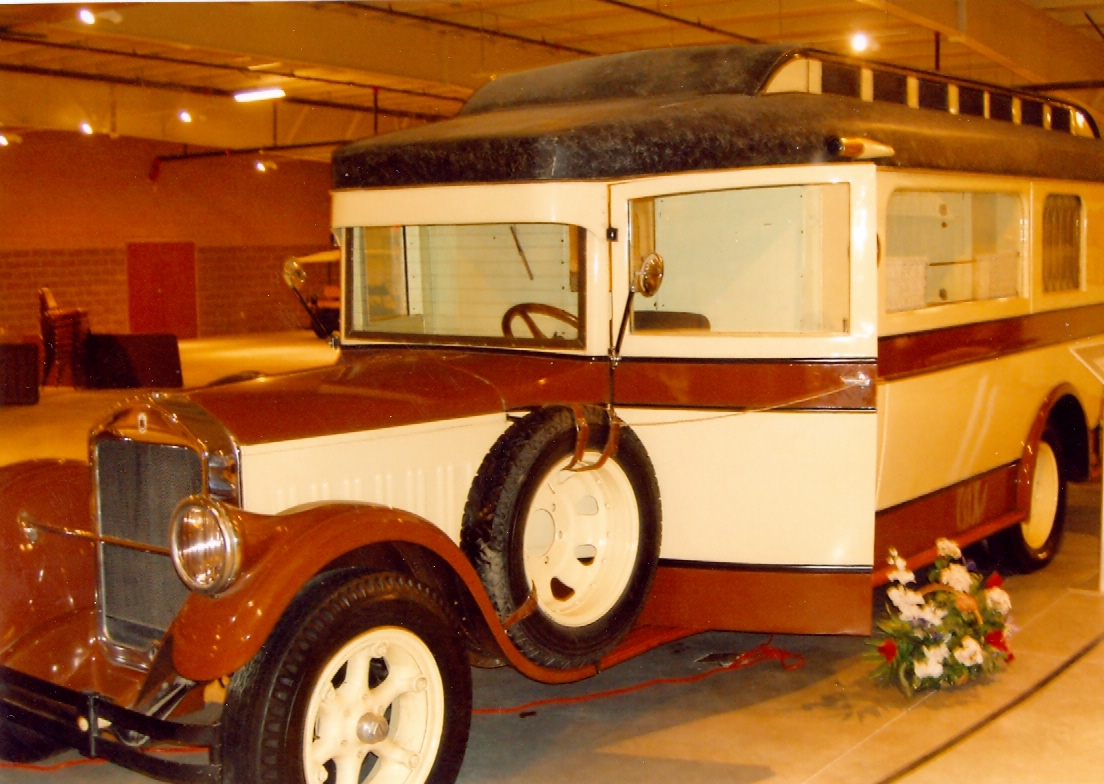Great Site - History of the "Pop-Up Camper" Compact Camping Trailers